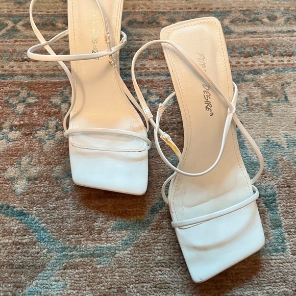 Beautiful strappy Sandal - Picture 6 of 10